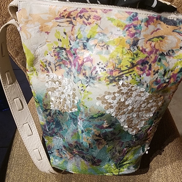 Kelsi Dagger Avery Painted Shoulder Bucket Bag - Picture 4 of 5